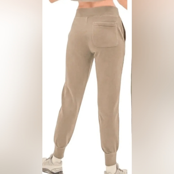 Aritzia TNA CozyAF Fleece Sweatpants - Picture 2 of 10